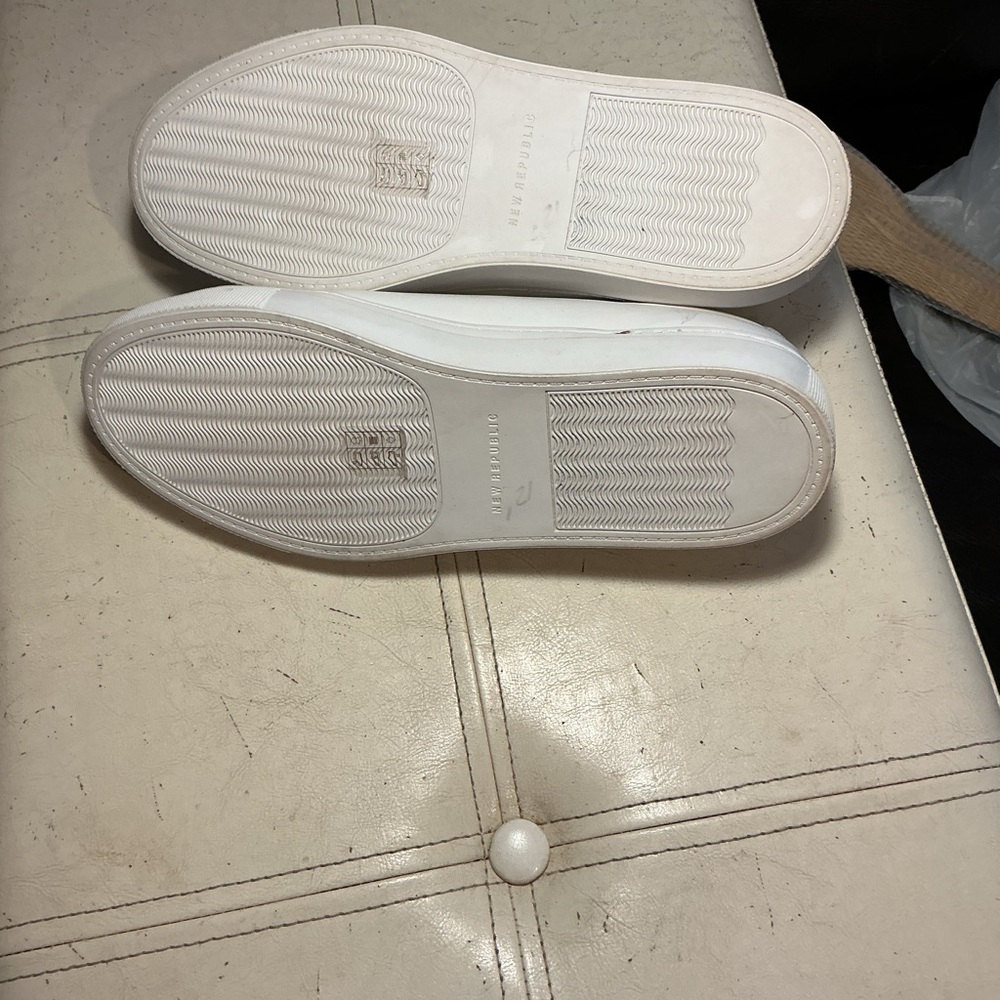 Men's White Leather Low-Top Sneakers - Picture 7 of 8